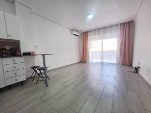 Torrevieja – Teljesen felújított, 2 szobás tenger közeli lakás, azonnal költözhető állapotban!